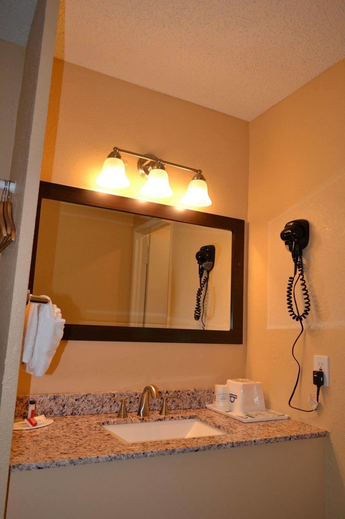 Days Inn Spokane Extérieur photo